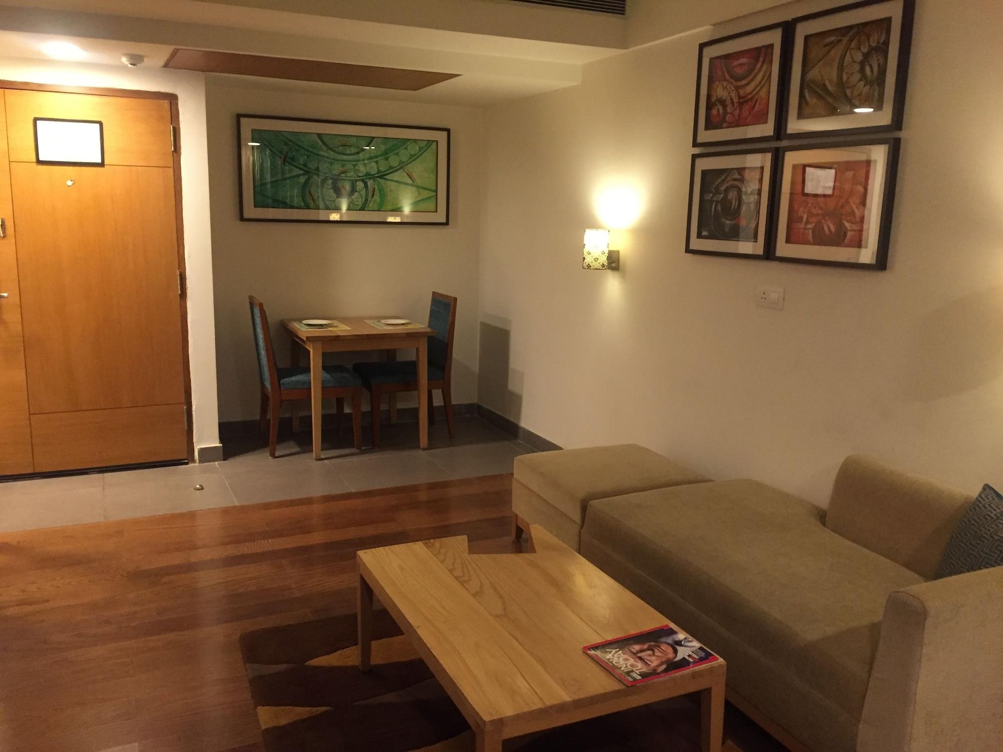 Lemon Tree Hotel, Дехрадун Екстериор снимка