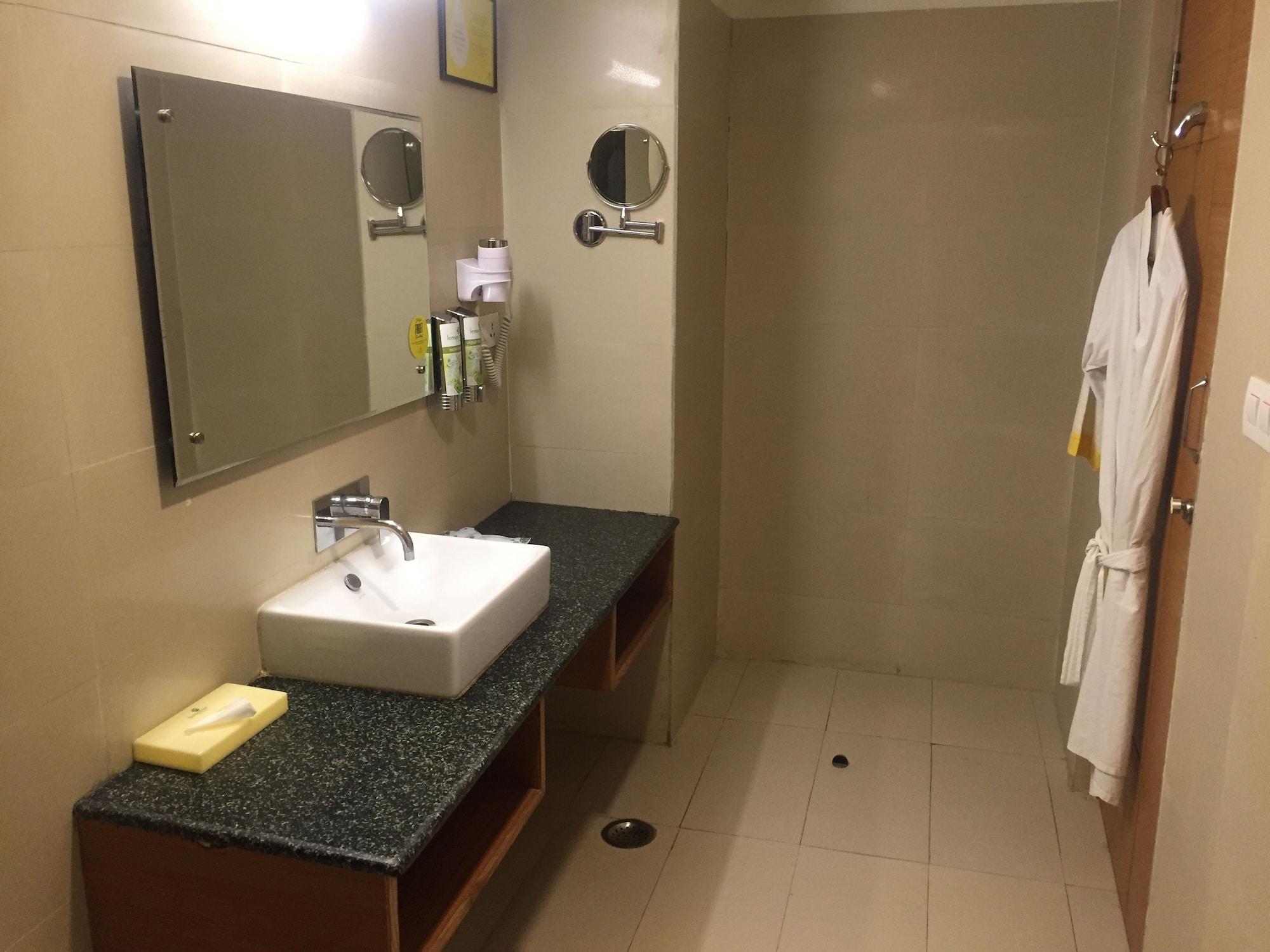 Lemon Tree Hotel, Дехрадун Екстериор снимка