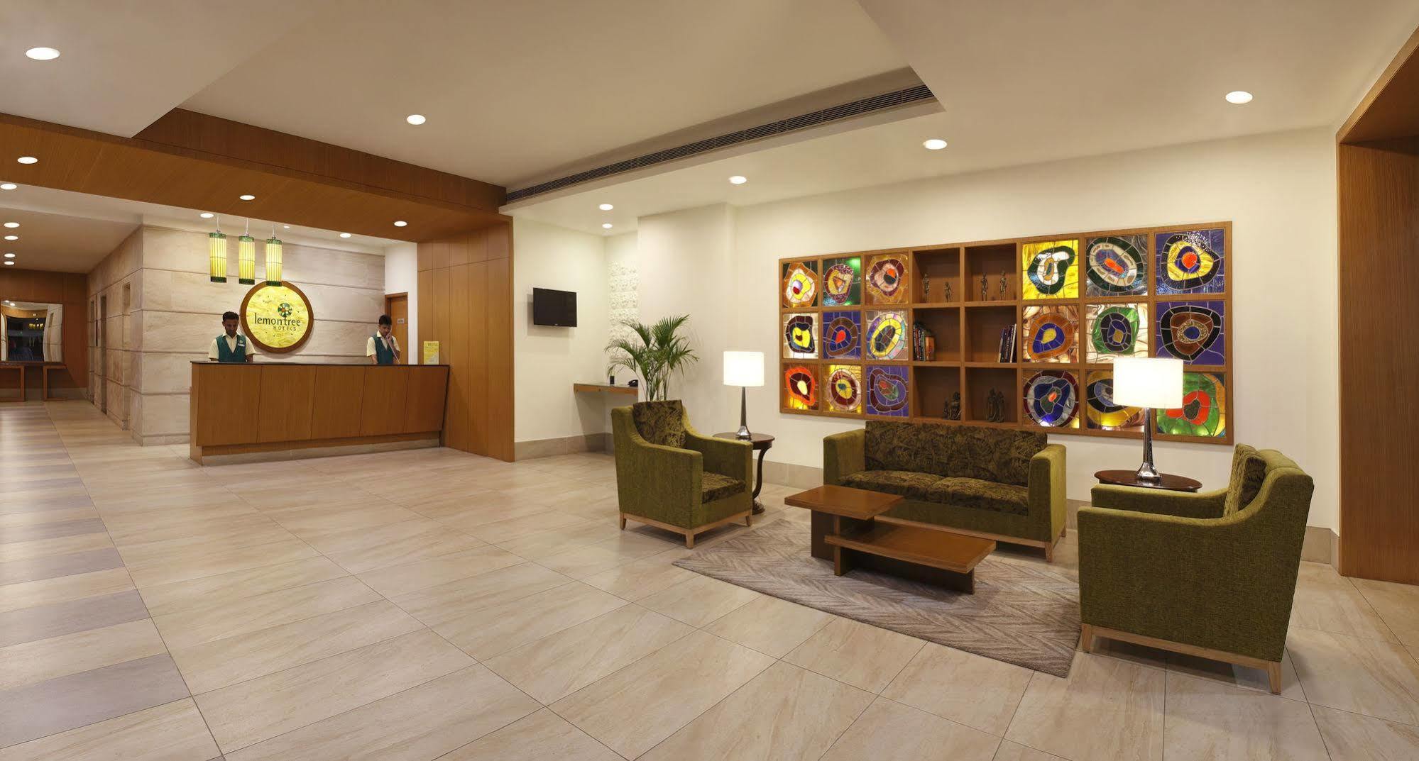 Lemon Tree Hotel, Дехрадун Екстериор снимка