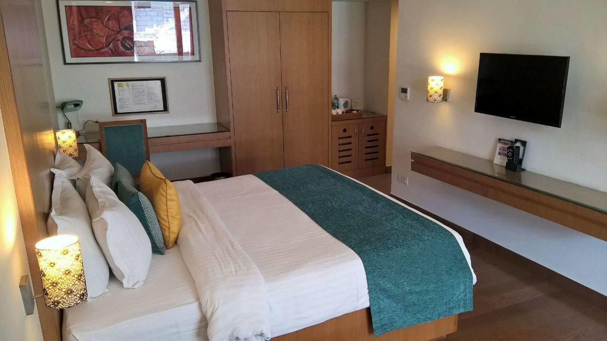 Lemon Tree Hotel, Дехрадун Екстериор снимка