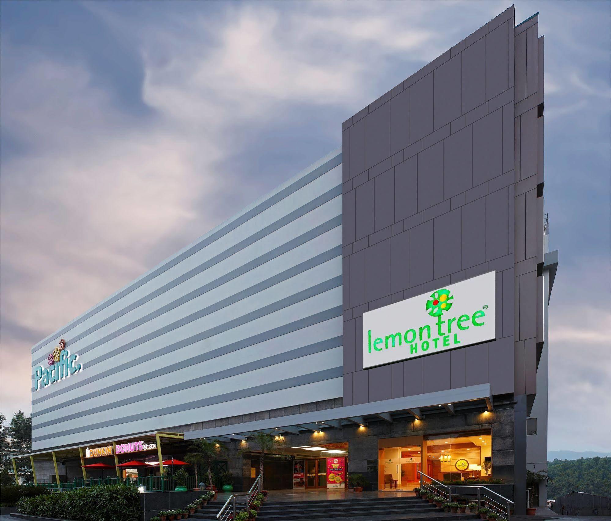 Lemon Tree Hotel, Дехрадун Екстериор снимка